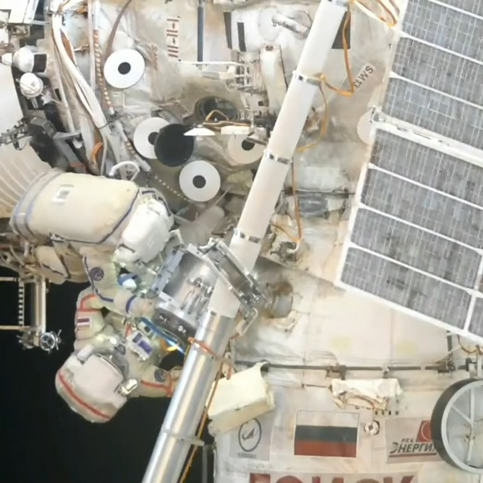 La primera caminata espacial del 2024 tardó dos horas menos de lo previsto